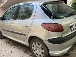Grigio Usata 2005 Peugeot 206 Tre volumi | 1200 €