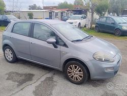 Grigio Usata 2012 Fiat Punto Tre volumi | 5900 € (Molto cara)