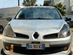 Usata 2007 Renault Clio III Due volumi | 5000 € (Molto cara)