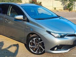 Grigio Usata 2016 Toyota Auris Tre volumi | 8500 € (Buon prezzo)