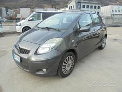 Grigio Usata 2010 Toyota Yaris Sol Tre volumi | 4200 € (Ottimo prezzo)