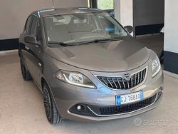 Grigio Usata 2022 Lancia Ypsilon S Due volumi | 10.900 € (Buon prezzo)