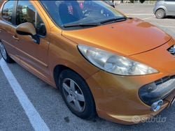 Usata 2007 Peugeot 207 Tre volumi | 3000 € (Buon prezzo)