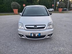 Grigio Usata 2010 Opel Meriva Monovolume | 1900 € (Buon prezzo)