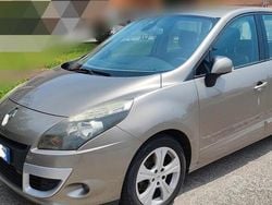 Marrone Usata 2010 Renault Scénic III Monovolume | 2000 € (Cara)