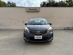 Grigio Usata 2014 Toyota Yaris Active Tre volumi | 8900 € (Ottimo prezzo)