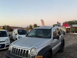 Argento Usata 2005 Jeep Cherokee Limited SUV | 3990 € (Buon prezzo)