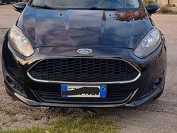 Nero Usata 2015 Ford Fiesta Tre volumi | 4000 € (Buon prezzo)