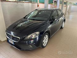 Blu Usata 2016 Volvo V40 CC Station wagon | 9200 € (Buon prezzo)