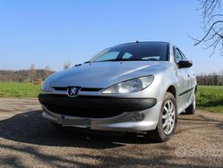 Grigio Usata 2002 Peugeot 206 Tre volumi | 2300 € (Molto cara)