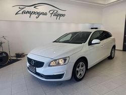 Bianco Usata 2018 Volvo V60 Business Edition Station wagon | 10.999 € (Ottimo prezzo)