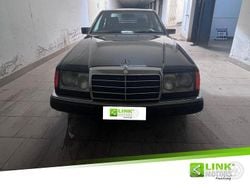 Grigio scuro Usata 1992 Mercedes E200 Tre volumi | 4500 €