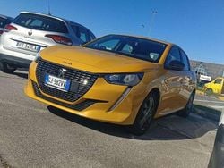 Oro Usata 2022 Peugeot 208 Allure Due volumi | 11.999 € (Buon prezzo)