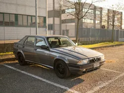 Argento Usata 1990 Alfa Romeo 75 Tre volumi | 8800 €