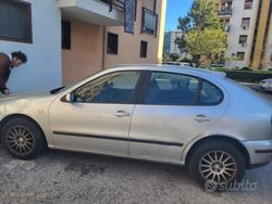 Grigio Usata 2002 Seat Leon Tre volumi | 2500 € (Molto cara)