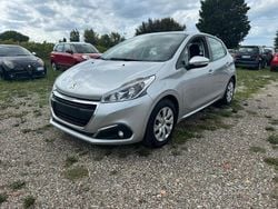 Grigio Usata 2017 Peugeot 208 Due volumi | 7900 € (Buon prezzo)