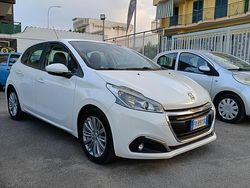 Bianco Usata 2017 Peugeot 208 Allure Due volumi | 7900 € (Buon prezzo)