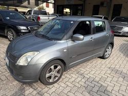 Grigio(met.) Usata 2005 Suzuki Swift GLX Due volumi | 2400 € (Buon prezzo)