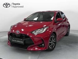 Rosso Usata 2022 Toyota Yaris Hybrid Trend Tre volumi | 17.400 € (Buon prezzo)