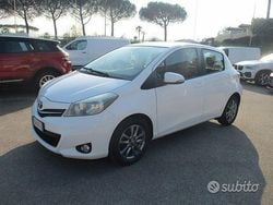 Bianco Usata 2014 Toyota Yaris Tre volumi | 6799 € (Buon prezzo)