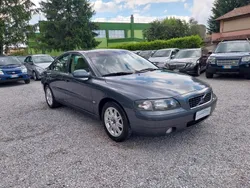 Grigio Usata 2004 Volvo S60 Momentum Tre volumi | 4800 € (Buon prezzo)