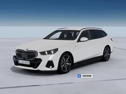 Mineral white / metallizzato Nuova 2025 BMW 520 M Sport Station wagon | 74.932 € (Buon prezzo)