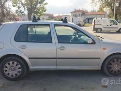 Grigio Usata 1998 VW Golf IV Tre volumi | 600 € (Buon prezzo)