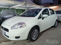 Bianco Usata 2010 Fiat Grande Punto Due volumi | 5500 € (Molto cara)