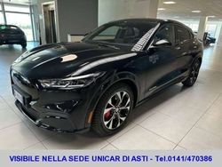 Absolute black metallizzato Usata 2021 Ford Mustang Mach-E Standard Range SUV | 29.500 € (Buon prezzo)