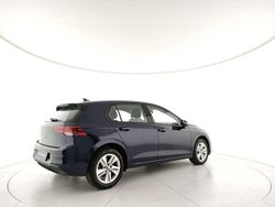 Atlantic blue metallizzato Usata 2022 VW Golf VIII Life Tre volumi | 19.400 € (Buon prezzo)