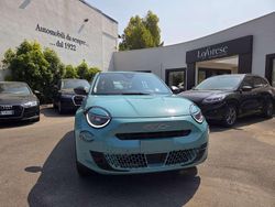 Azzurro cielo d'italia Usata 2024 Fiat 600 SUV | 21.900 € (Buon prezzo)