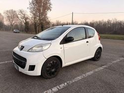 Bianco Usata 2010 Peugeot 107 Access Due volumi | 2700 € (Ottimo prezzo)