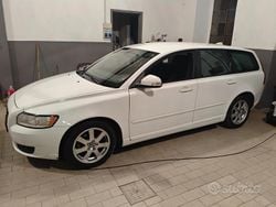 Bianco Usata 2011 Volvo V50 R-Design Station wagon | 4990 € (Cara)
