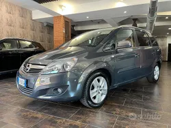 Grigio Usata 2015 Opel Zafira Monovolume | 7490 € (Buon prezzo)
