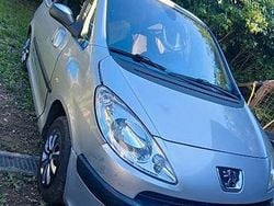 Grigio Usata 2006 Peugeot 1007 Monovolume | 1400 € (Buon prezzo)