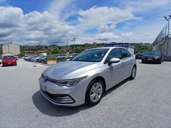 Argento Usata 2020 VW Golf VIII Life Tre volumi | 21.900 € (Buon prezzo)