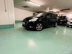 Nero Usata 2014 Peugeot 208 Due volumi | 5900 € (Buon prezzo)