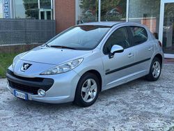 Argento Usata 2009 Peugeot 207 Sport Tre volumi | 2990 € (Buon prezzo)