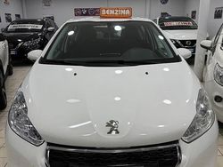 Bianco Usata 2014 Peugeot 208 Allure Due volumi | 6500 € (Buon prezzo)