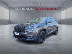 Grigio Usata 2017 Jeep Cherokee Night Eagle SUV | 15.500 € (Buon prezzo)