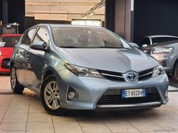 Blu/azzurro Usata 2013 Toyota Auris Hybrid Lounge Tre volumi | 7990 € (Buon prezzo)