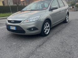 Grigio Usata 2009 Ford Focus Station wagon | 2300 € (Buon prezzo)