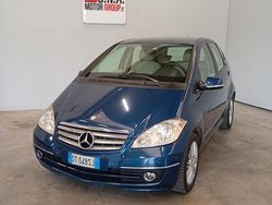 Blu Usata 2008 Mercedes A180 Elegance Tre volumi | 2990 € (Cara)
