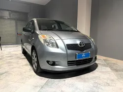 Grigio Usata 2007 Toyota Yaris Tre volumi | 3500 € (Buon prezzo)