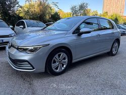 Argento Nuova 2025 VW Golf Life Tre volumi | 13.999 €