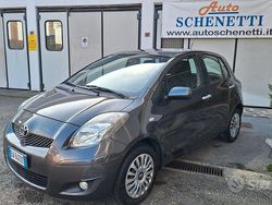 Grigio Usata 2010 Toyota Yaris Eco Tre volumi | 4900 € (Buon prezzo)