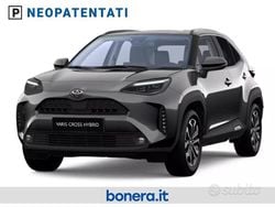 Grigio Nuova 2025 Toyota Yaris Cross Trend SUV | 28.350 € (Cara)