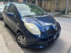Blu/azzurro Usata 2007 Toyota Yaris Sol Tre volumi | 3200 € (Buon prezzo)