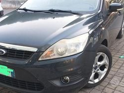Grigio Usata 2008 Ford Focus Tre volumi | 2000 € (Ottimo prezzo)