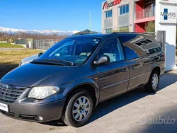 Usata 2005 Chrysler Voyager Limited Monovolume | 3900 € (Molto cara)